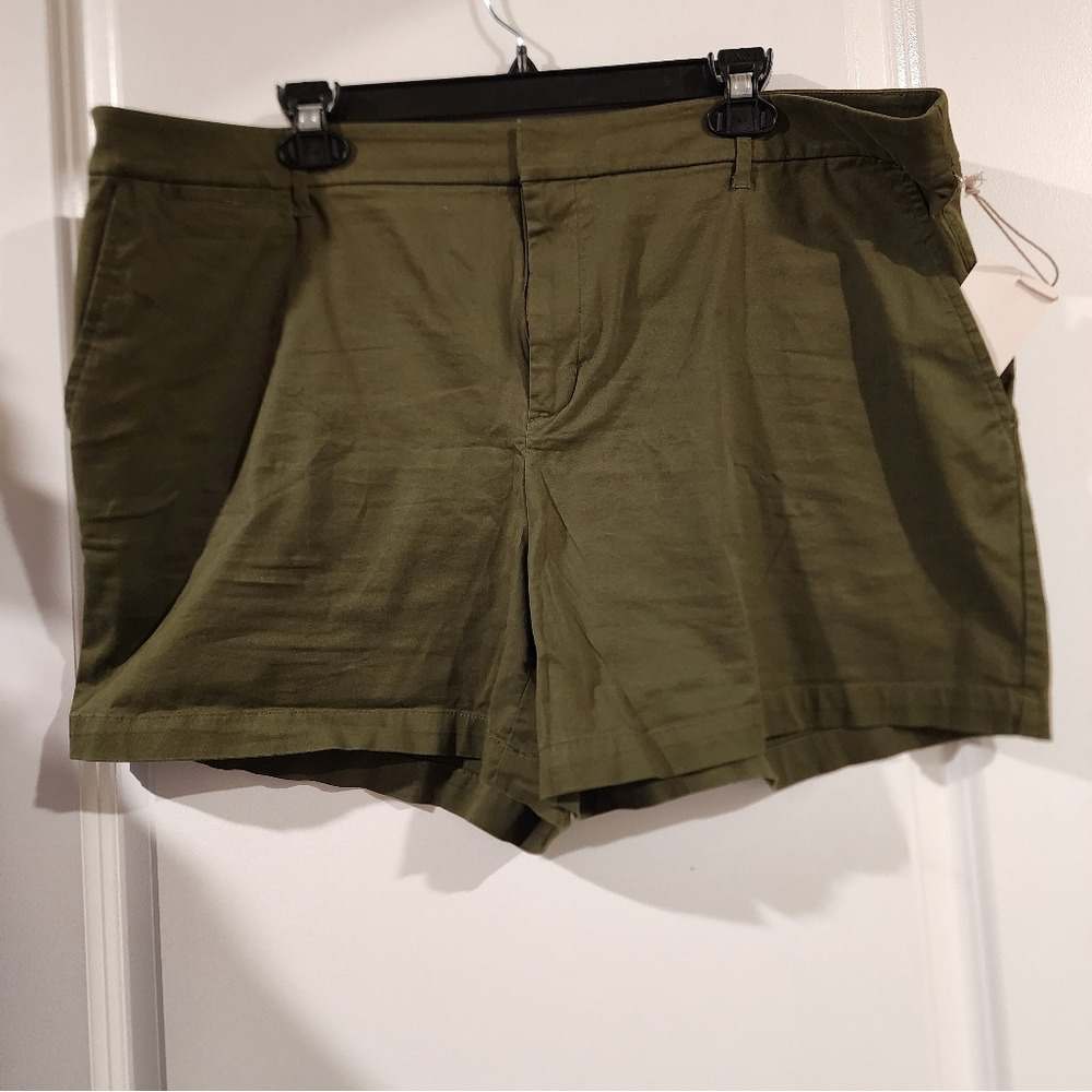 NWT Womens sz18 Olive Green Shorts Flat Front Pockets Belt Loops Military Summer